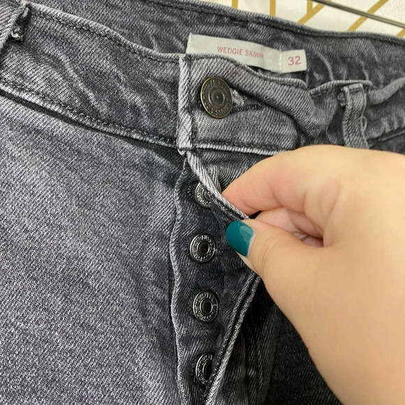 LEVIS Wedgie Skinny Jeans in‎ Black Gray Denim High Rise Size US 32 - Picture 3 of 12